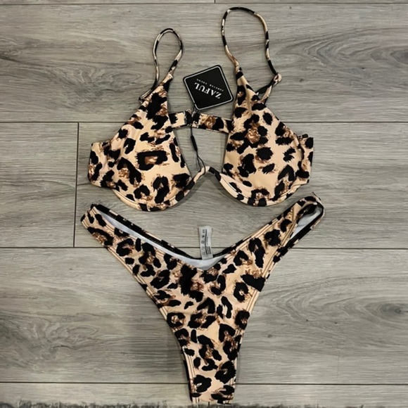 Leopard  2 piece - Picture 1 of 3